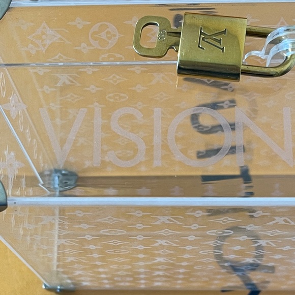 Louis Vuitton Spain LV Cup Limited Visionaire 30 Lucite Trunk Puzzle Game Rare - Picture 9 of 16